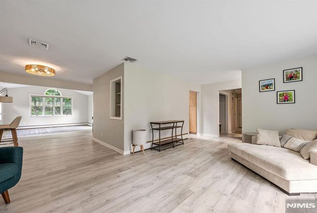 327 Hil Ray Avenue, Wyckoff, NJ 07481