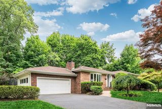 327 Hil Ray Avenue, Wyckoff, NJ 07481