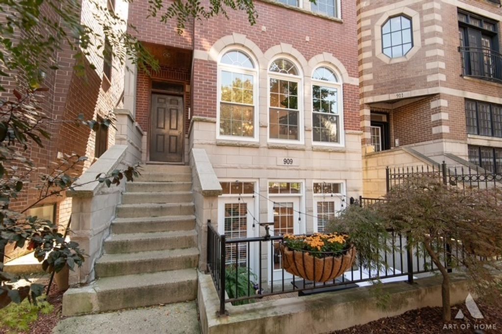 909 W Roscoe Street 1, Chicago, IL 60657 — photo 2