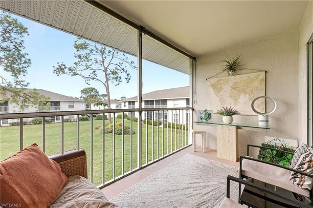 1476 Churchill CIR J203, Naples, FL 34116