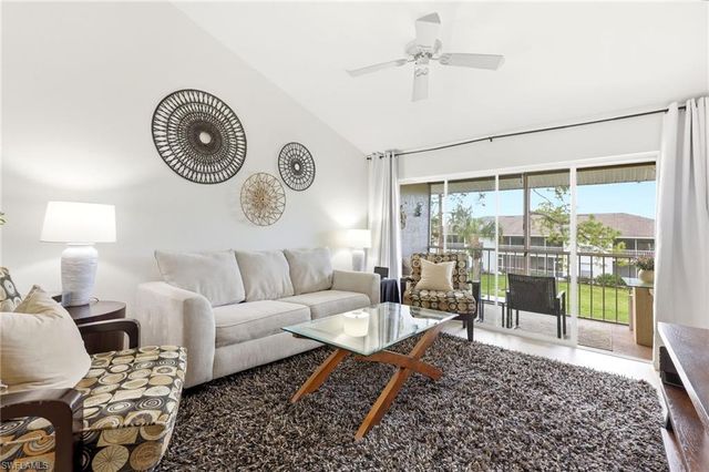 1476 Churchill CIR J203, Naples, FL 34116