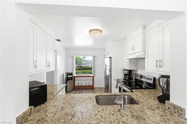 1476 Churchill CIR J203, Naples, FL 34116