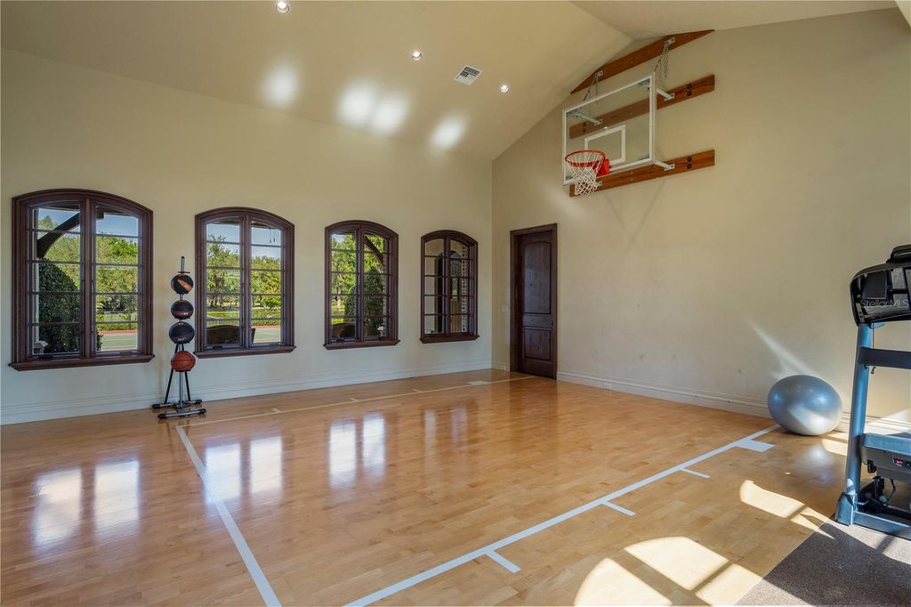 Image 86 of property listing at 9121 TIBET POINTE CIRCLE, Windermere, FL 34786