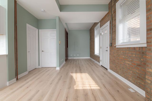 1303 W Flournoy Street 1R, Chicago, IL 60607