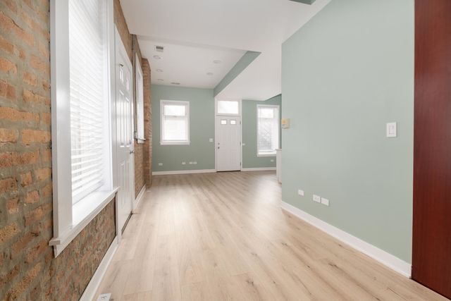 1303 W Flournoy Street 1R, Chicago, IL 60607