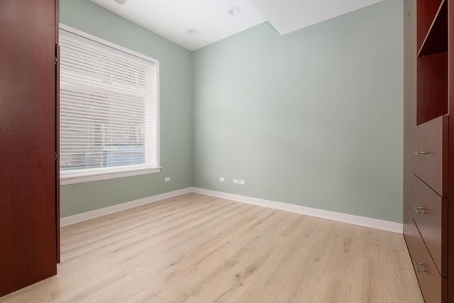 1303 W Flournoy Street 1R, Chicago, IL 60607