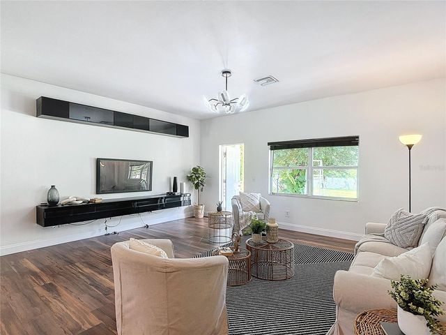 130 16TH AVENUE NE, Naples, FL 34120