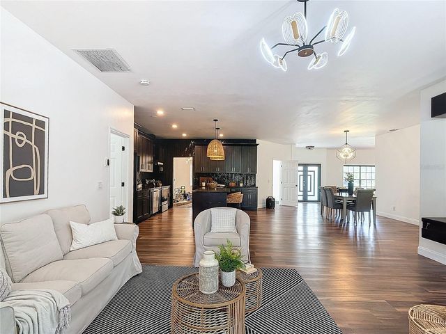 130 16TH AVENUE NE, Naples, FL 34120