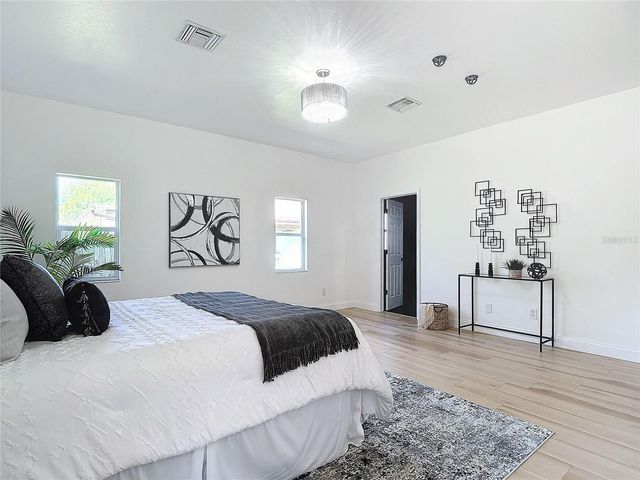 130 16TH AVENUE NE, Naples, FL 34120