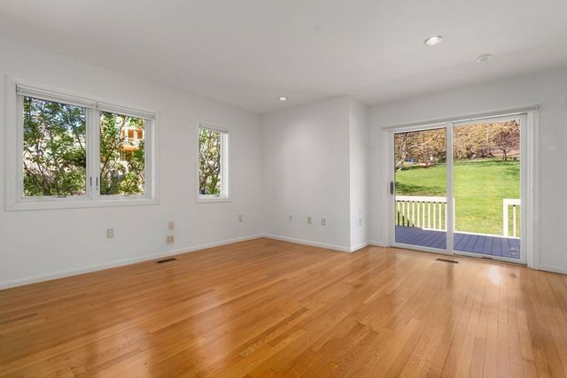 3 Catlin Rd 3, Brookline, MA 02445