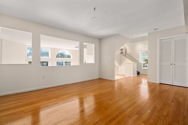 3 Catlin Rd 3, Brookline, MA 02445