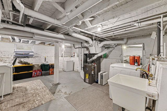 1355 Valley NW, Grand Rapids, MI 49504