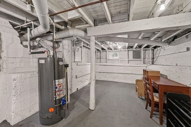 1355 Valley NW, Grand Rapids, MI 49504