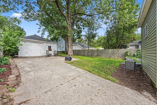 1355 Valley NW, Grand Rapids, MI 49504