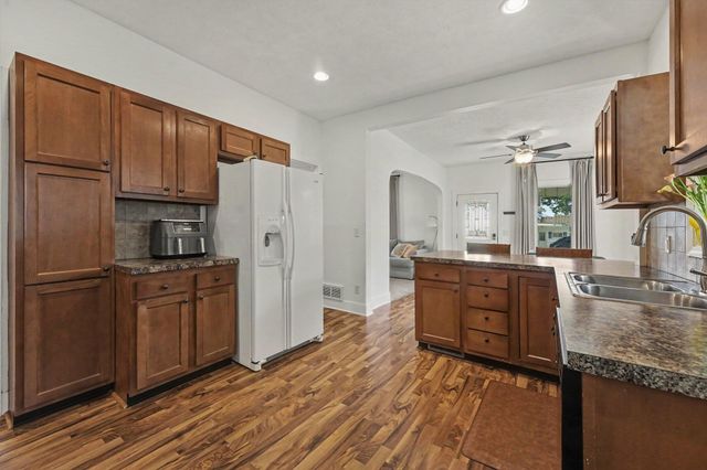 1355 Valley NW, Grand Rapids, MI 49504