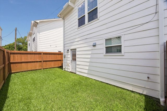 2749 Redrock Street B, Houston, TX 77088
