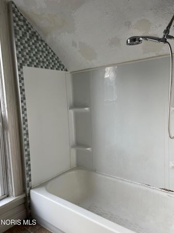 148 Gibbons Street, Toledo, OH 43609