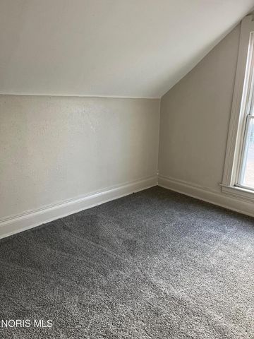 148 Gibbons Street, Toledo, OH 43609