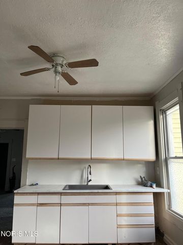 148 Gibbons Street, Toledo, OH 43609