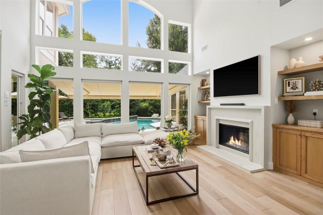 3 Edgecliff Place, The Woodlands, TX 77382