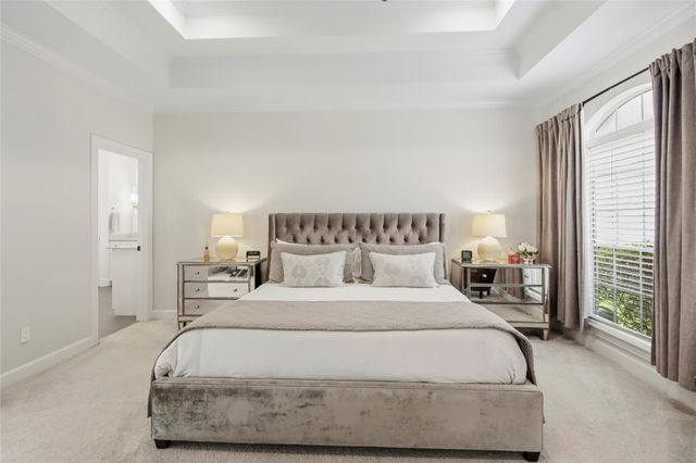 3 Edgecliff Place, The Woodlands, TX 77382