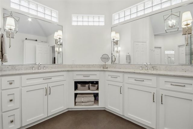 3 Edgecliff Place, The Woodlands, TX 77382
