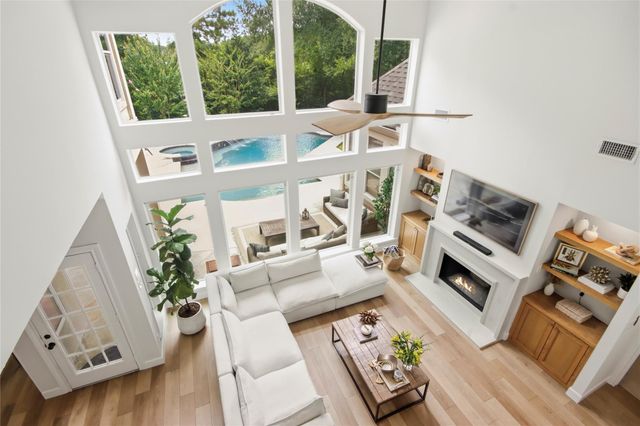 3 Edgecliff Place, The Woodlands, TX 77382