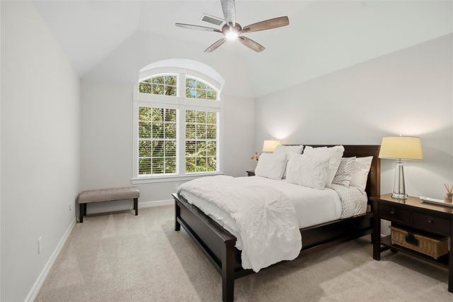 3 Edgecliff Place, The Woodlands, TX 77382