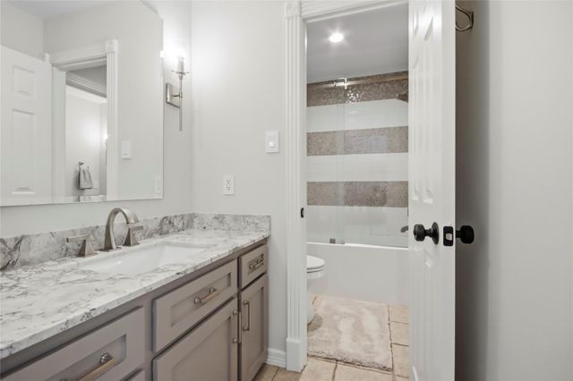 3 Edgecliff Place, The Woodlands, TX 77382
