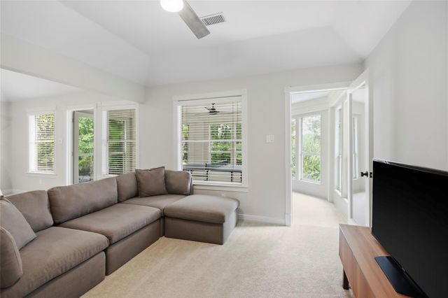 3 Edgecliff Place, The Woodlands, TX 77382