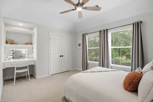 3 Edgecliff Place, The Woodlands, TX 77382