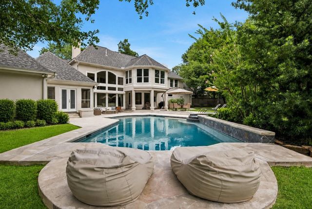 3 Edgecliff Place, The Woodlands, TX 77382