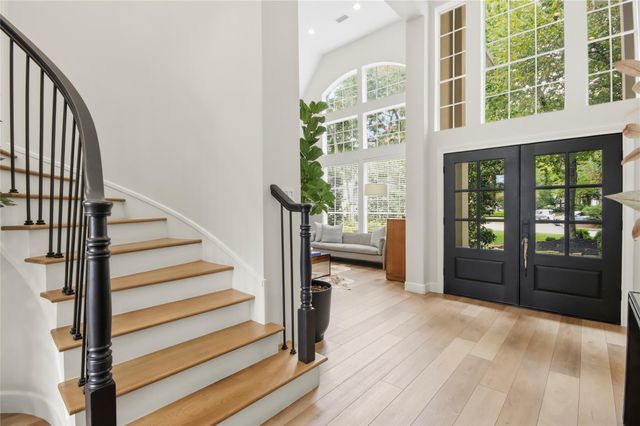 3 Edgecliff Place, The Woodlands, TX 77382