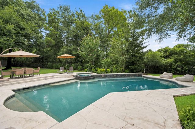 3 Edgecliff Place, The Woodlands, TX 77382