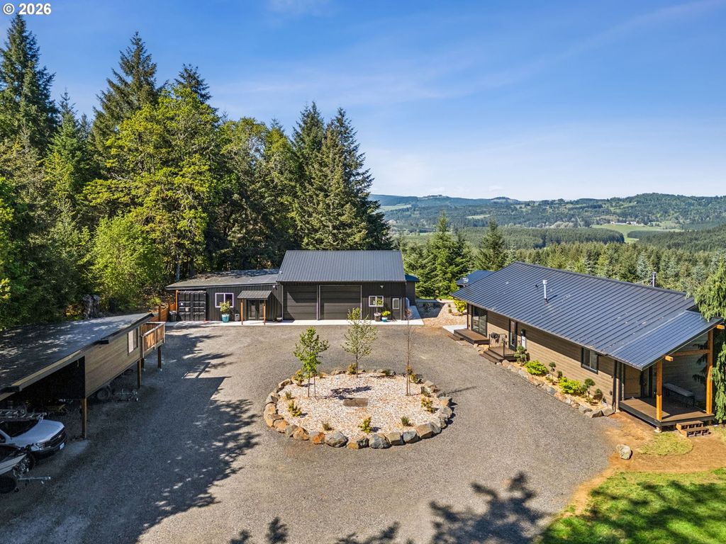 Image 1 of property listing at 18600 Nw MEADOW LAKE Rd, Yamhill, OR 97148