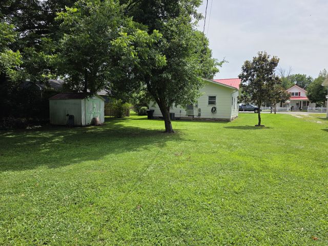 206 N Eddie St, Tullahoma, TN 37388