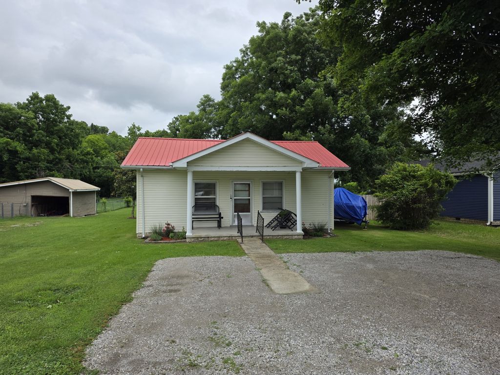 206 N Eddie St, Tullahoma, TN 37388