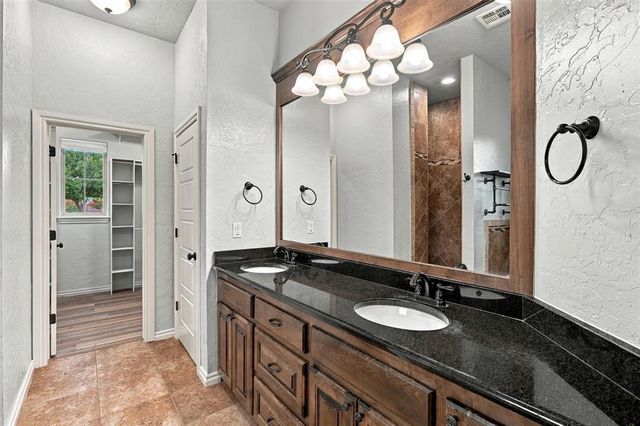 2800 SE 11th Street, Moore, OK 73160