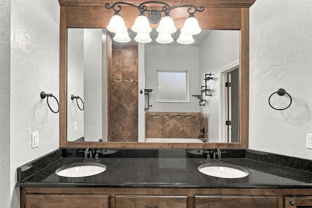 2800 SE 11th Street, Moore, OK 73160