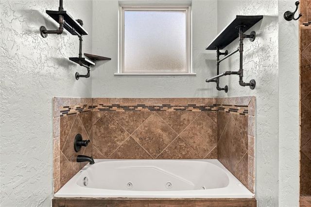 2800 SE 11th Street, Moore, OK 73160
