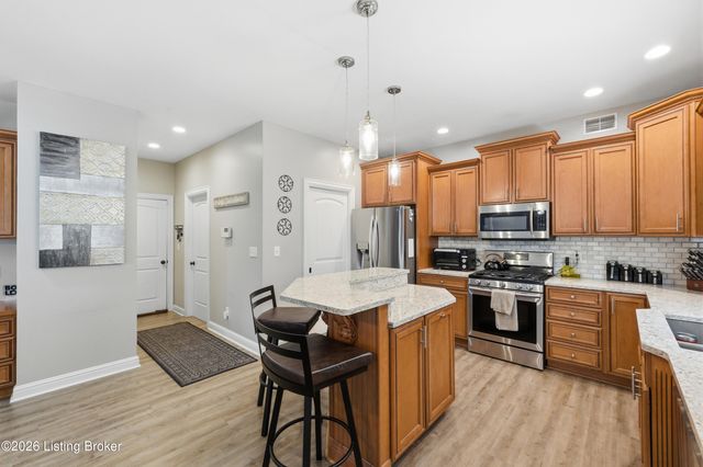 9713 Secretariat Dr, Louisville, KY 40214