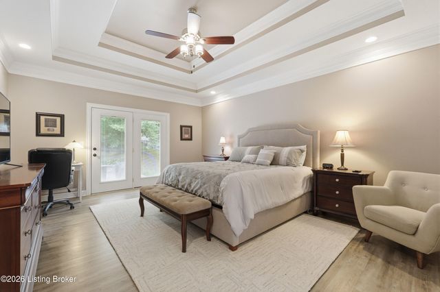 9713 Secretariat Dr, Louisville, KY 40214