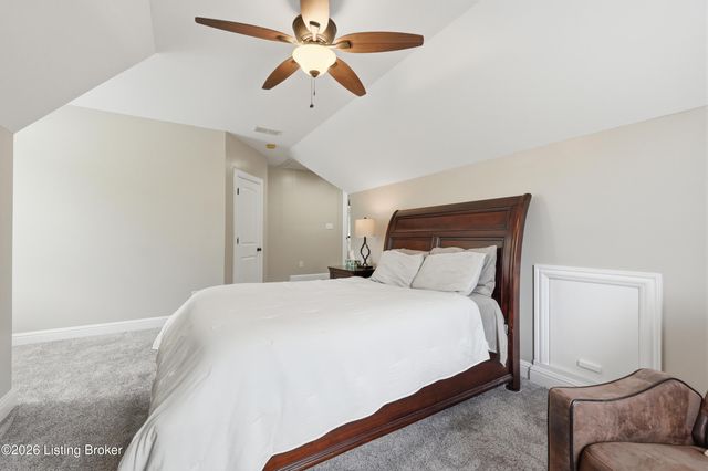 9713 Secretariat Dr, Louisville, KY 40214