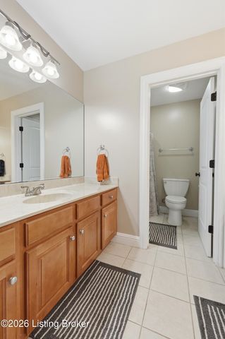 9713 Secretariat Dr, Louisville, KY 40214
