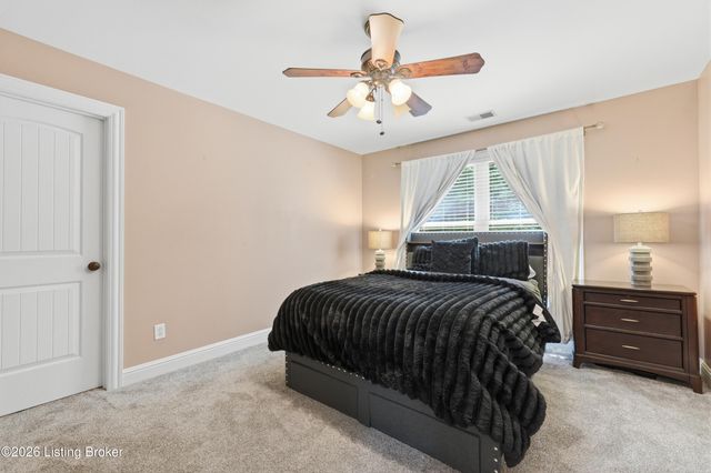 9713 Secretariat Dr, Louisville, KY 40214