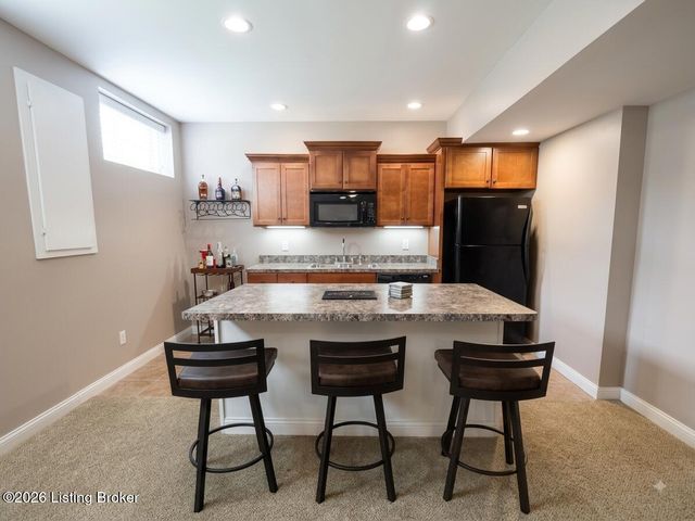 9713 Secretariat Dr, Louisville, KY 40214