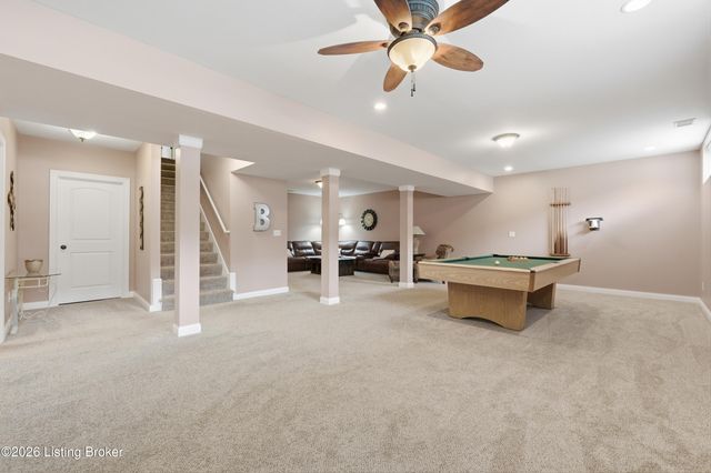 9713 Secretariat Dr, Louisville, KY 40214