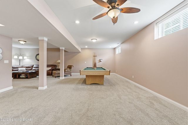 9713 Secretariat Dr, Louisville, KY 40214