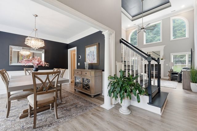 9713 Secretariat Dr, Louisville, KY 40214