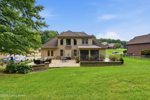9713 Secretariat Dr, Louisville, KY 40214